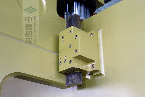 ZDP-16060加厚型滑块导轨,强无力的坚持滑块空隙,有用削减任务时的发抖.jpg ZDP-16060加厚型滑块导轨,强无力的坚持滑块空隙,有用削减任务时的发抖.jpg