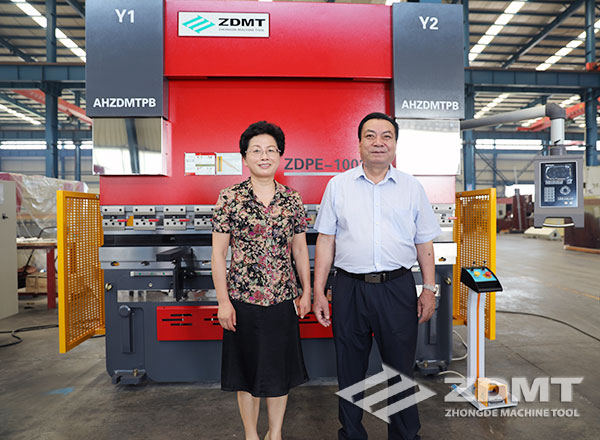 马鞍山市政协主席李群来我公司“送清冷”慰劳3