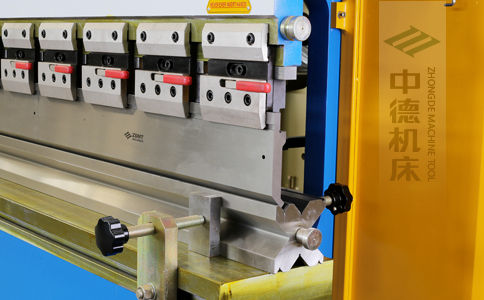 ZDPK-16032-标配高精度模具快夹,换模速率快5倍.jpg ZDPK-16032-标配高精度模具快夹,换模速率快5倍.jpg